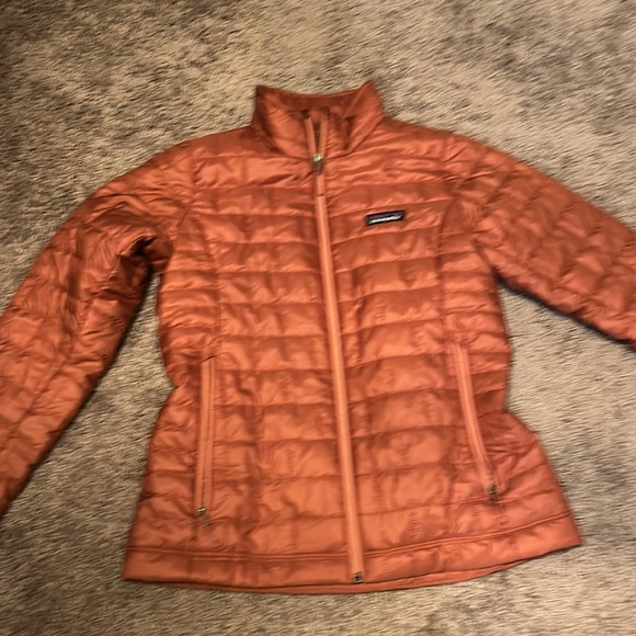 Women’s Patagonia Hip Rose Nano Puff jacket - Picture 2 of 3